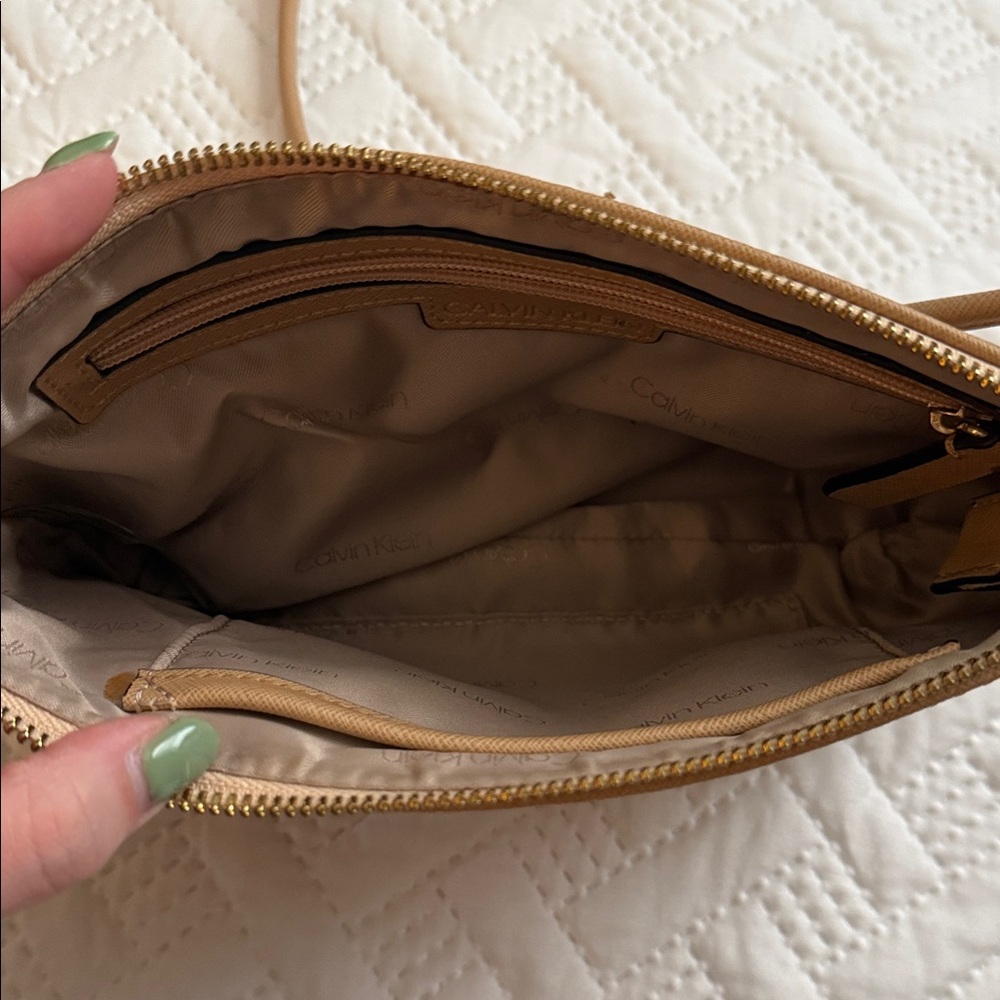 Calvin Klein Camel/Tan Crossbody Bag with Gold Hardware - Picture 5 of 9